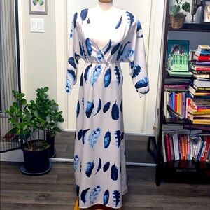 NWT Feather 🪶 patterned Maxi Dress